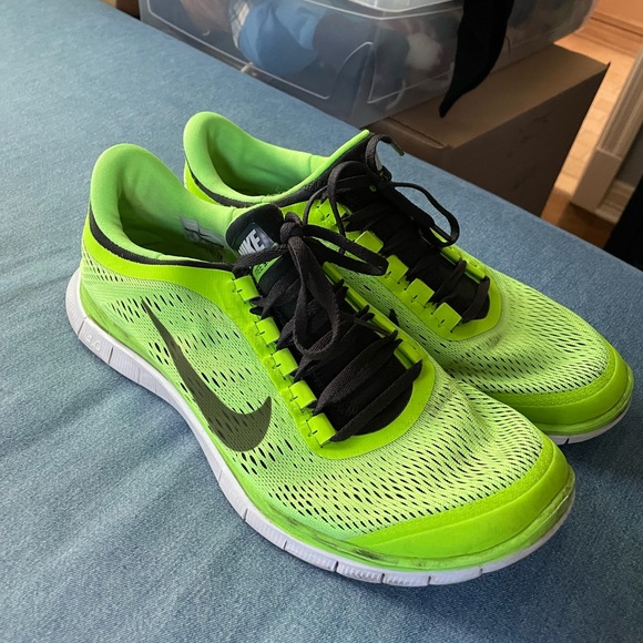 Men’s Nike free running shoes - Picture 2 of 5